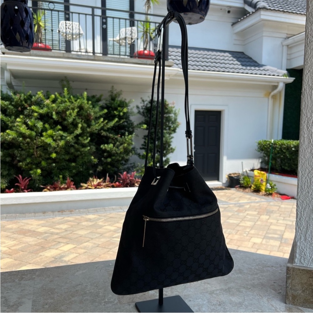 Gucci drawstring style shoulder bag black canvas - Picture 5 of 11